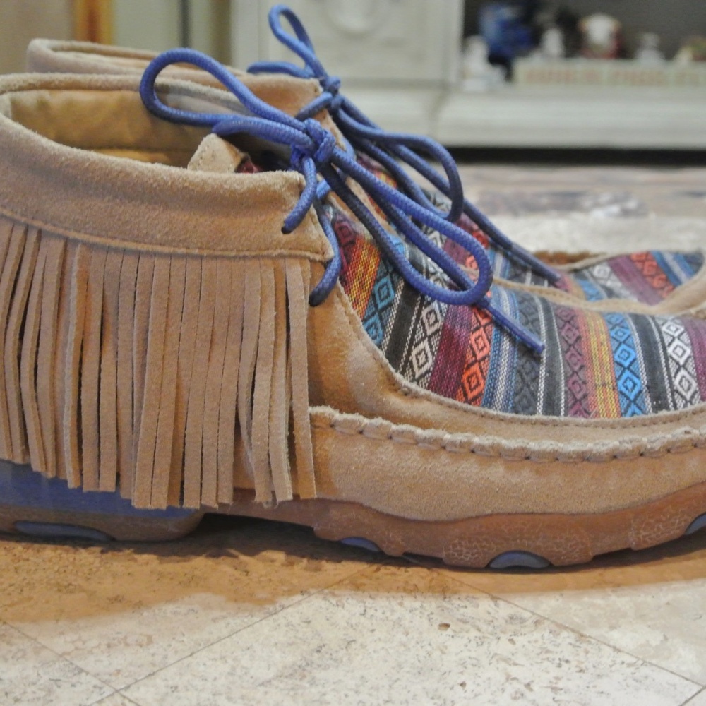 WOMENS SIZE 10 TWISTED X FRINGE LEATHER SERAPE SHOES - Picture 2 of 8